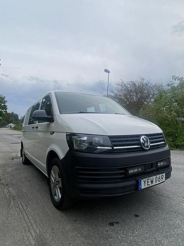Vit Begagnad 2017 VW T6 Van | 179 000 kr - Bild 1/4