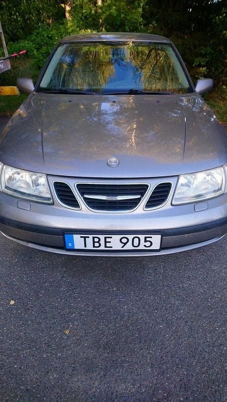 Grå Begagnad 2002 Saab 9-5 Linear Sedan | 8 500 kr (Bra pris) - Bild 1/4