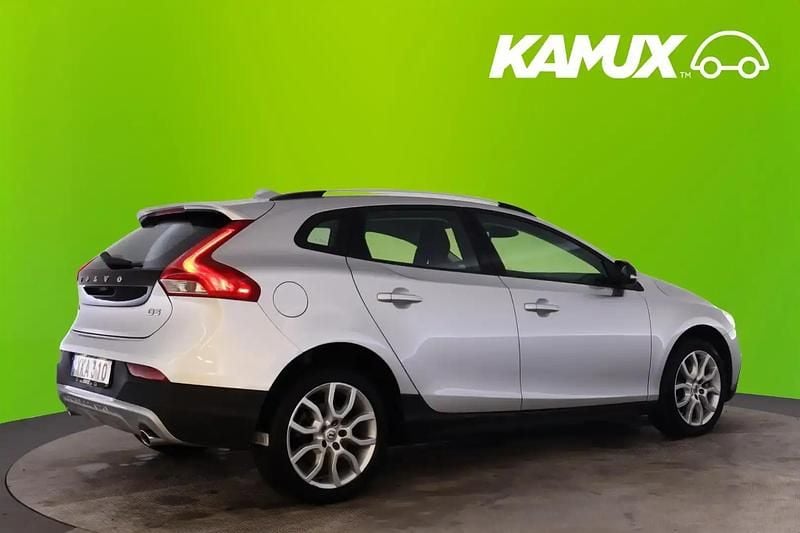 Begagnad Volvo V40 Momentum 150 HK (110 kW) 2017 Silver/grå Halvkombi