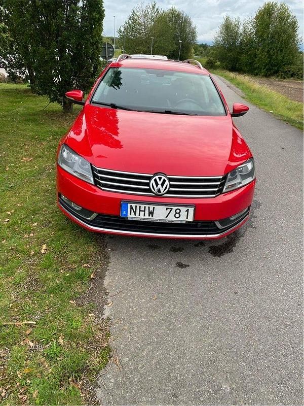 Röd Begagnad 2014 VW Passat Kombi | 69 000 kr (Marknadspris) - Bild 1/4