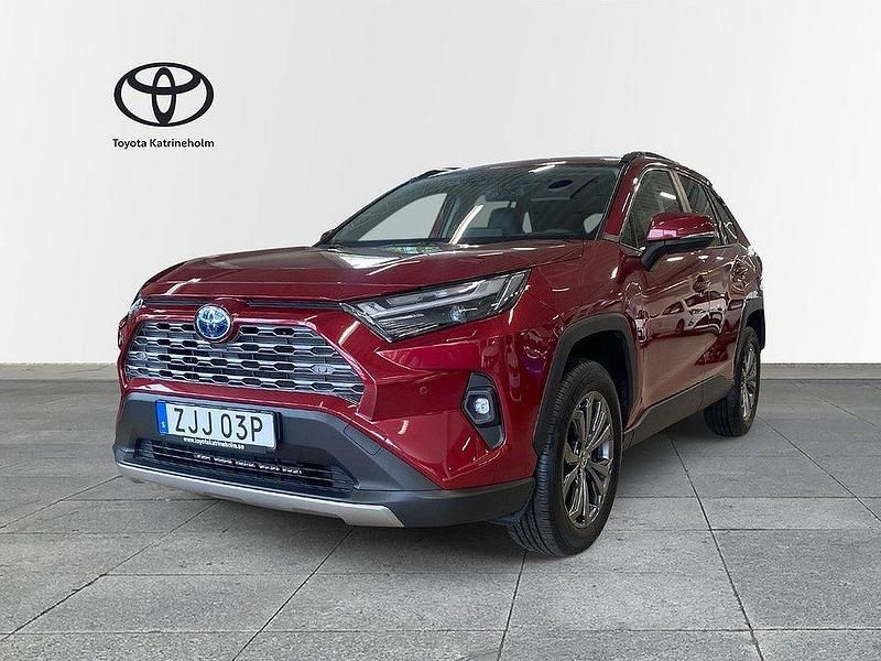 Röd Begagnad 2024 Toyota RAV4 Hybrid SUV | 459 900 kr (Marknadspris) - Bild 1/4