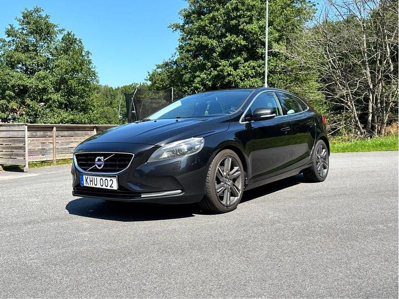 Svart Begagnad 2014 Volvo V40 Kombi | 88 000 kr (Marknadspris) - Bild 1/4