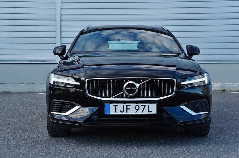 Begagnad Volvo V60 Inscription 392 HK (288 kW) 2019 Svart Kombi