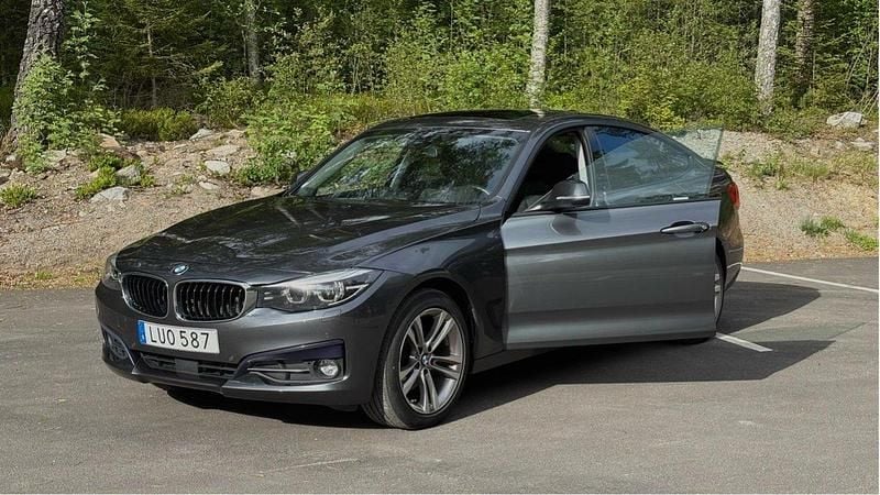 Grå Begagnad 2017 BMW 320 Gran Turismo Sport Line Halvkombi | 184 000 kr (Lite dyr) - Bild 1/4