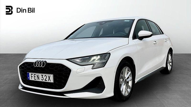 Vit (arkonavit) Begagnad 2025 Audi A3 Sportback Proline Halvkombi | 299 900 kr (Marknadspris) - Bild 1/4