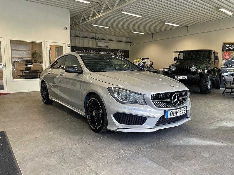 Silver Begagnad 2016 Mercedes CLA220 AMG Sedan | 179 900 kr (Marknadspris) - Bild 1/4