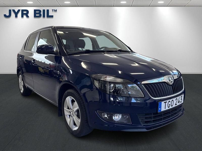 Blå Begagnad 2014 Skoda Fabia Ambiente Halvkombi | 89 000 kr (Marknadspris) - Bild 1/4