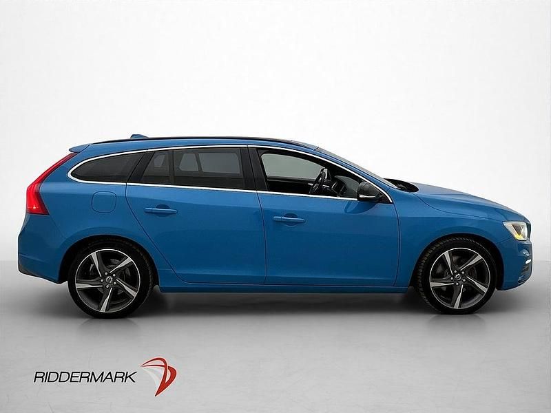 Begagnad Volvo V60 R-Design 230 HK (169 kW) 2014 Blå Kombi