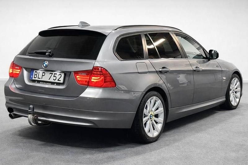 Begagnad BMW 320 184 HK (135 kW) 2011 Grå Kombi