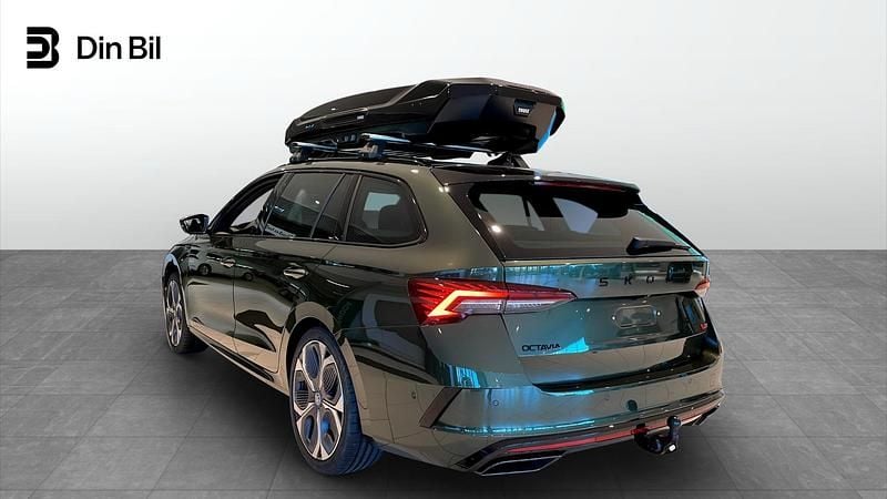 Ny Skoda Octavia RS 2026 Grön Kombi