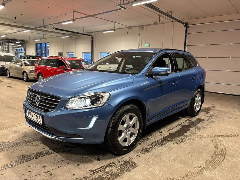 Begagnad Volvo XC60 Momentum 190 HK (139 kW) 2016 Blå SUV