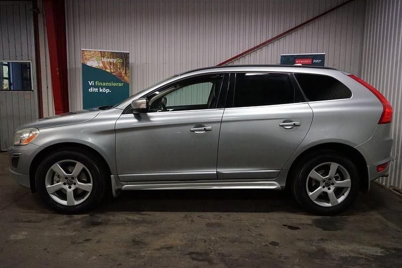 Begagnad Volvo XC60 R-Design 205 HK (150 kW) 2011 Silver SUV