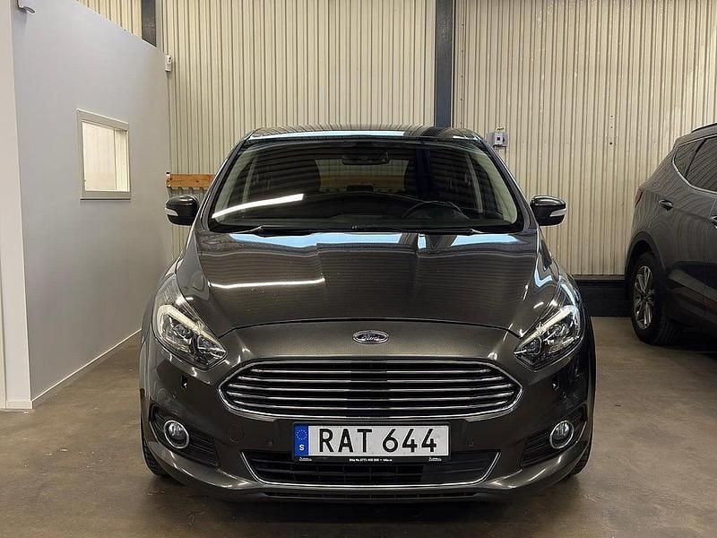 Begagnad Ford S-MAX Business Edition 180 HK (132 kW) 2015 Grå Minibuss
