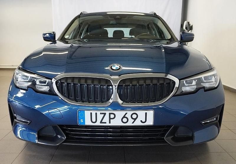 Begagnad BMW 330e 2021 Blå Kombi