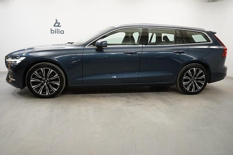 Begagnad Volvo V60 Core 253 HK (186 kW) 2022 Blå Kombi