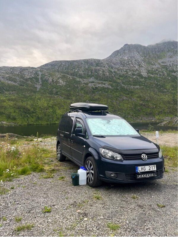 Blå Begagnad 2012 VW Caddy Maxi Minibuss | 80 000 kr (Marknadspris) - Bild 1/4