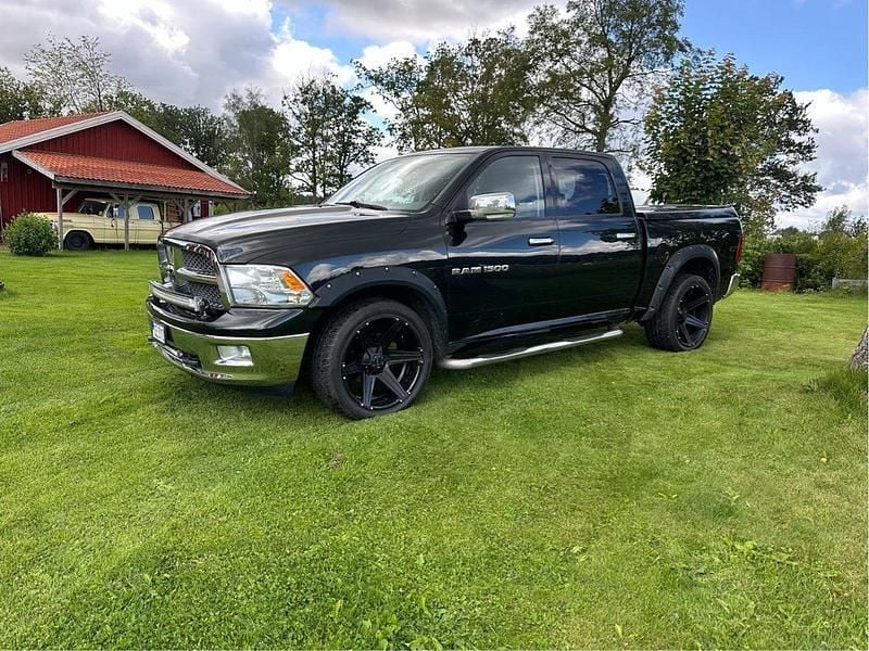Svart Begagnad 2011 Dodge Ram Pickup | 245 000 kr (Marknadspris) - Bild 1/4