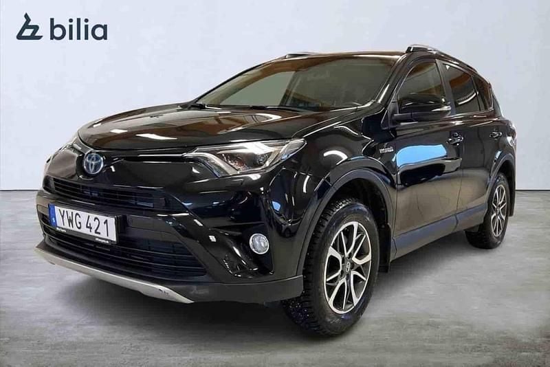 Svart Begagnad 2017 Toyota RAV4 Hybrid SUV | 234 000 kr (Superpris) - Bild 1/1