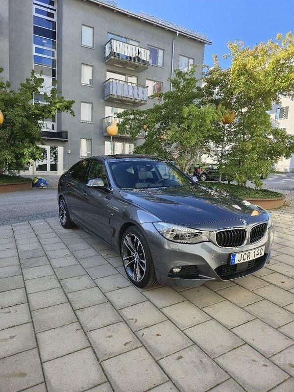 Grå Begagnad 2017 BMW 340 Gran Turismo Halvkombi | 355 000 kr - Bild 1/4
