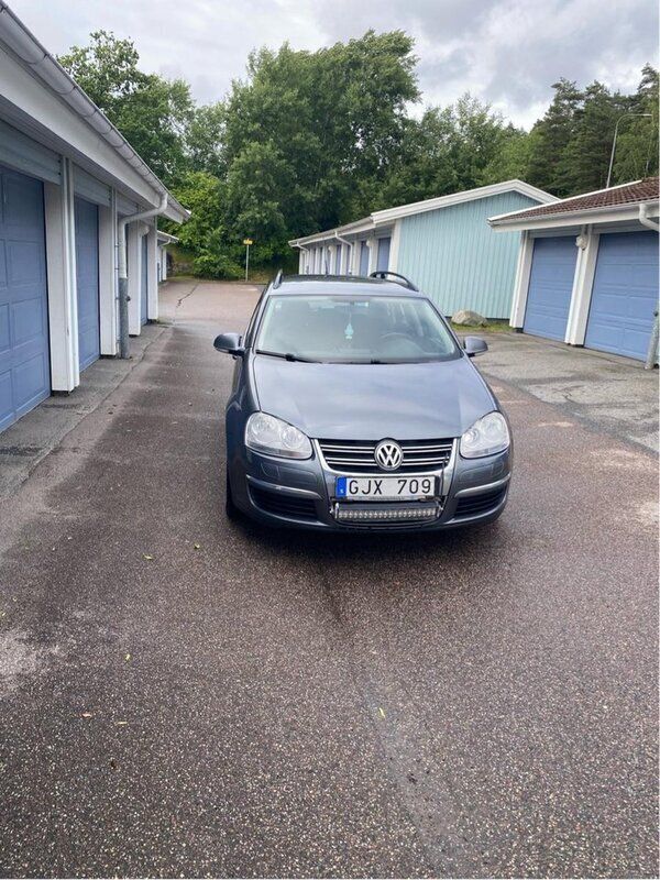 Grå Begagnad 2008 VW Golf VI Kombi | 27 900 kr (Bra pris) - Bild 1/4