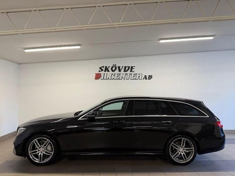 Svart Begagnad 2017 Mercedes E220 AMG Kombi | 279 500 kr (Bra pris) - Bild 1/4