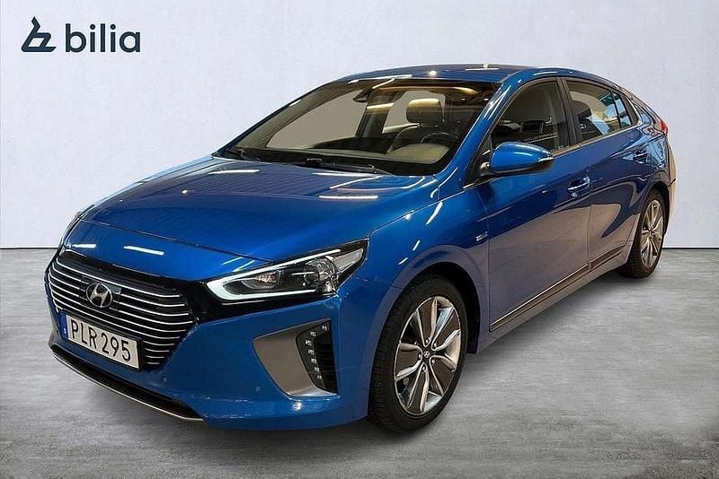 Mörkblå Begagnad 2017 Hyundai Ioniq Sedan | 154 900 kr (Marknadspris) - Bild 1/4