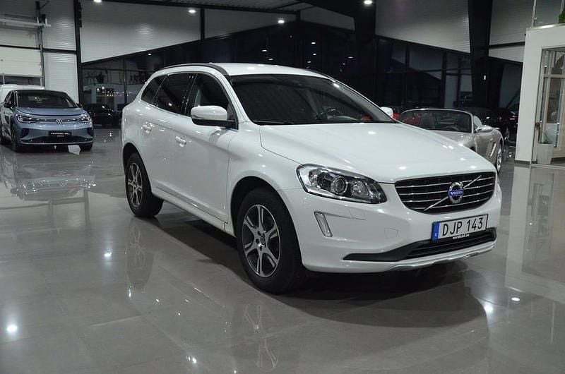 Vit Begagnad 2014 Volvo XC60 Momentum SUV | 134 900 kr (Lite dyr) - Bild 1/4