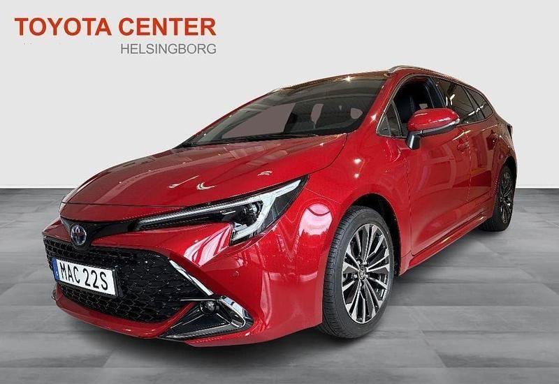 Röd Ny 2024 Toyota Corolla Style Kombi | 349 900 kr (Marknadspris) - Bild 1/3