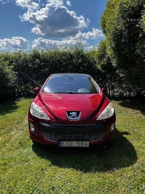 Röd Begagnad 2008 Peugeot 308 Halvkombi | 27 000 kr (Marknadspris) - Bild 1/4