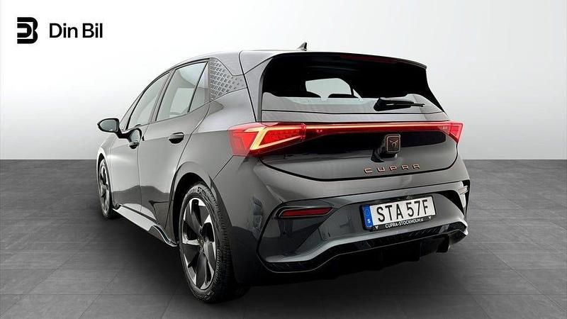 Begagnad Cupra Born e-Boost 169 kW (231 HK) 2023 Grå Halvkombi