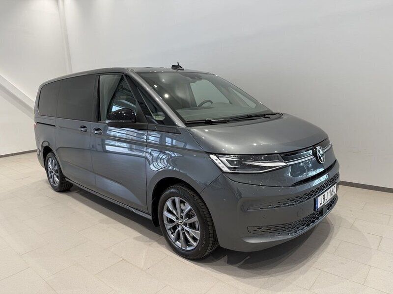 Grå (indiumgrå metallic) Begagnad 2024 VW T7 Life Van | 575 000 kr - Bild 1/4