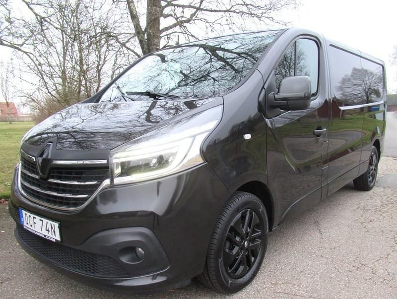 Begagnad Renault Trafic 170 HK (125 kW) 2021 Svart metallic Minibuss