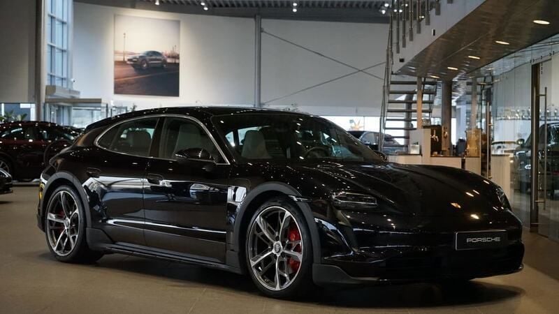 Svart Begagnad 2021 Porsche Taycan 4S Cross Turismo Sedan | 695 000 kr - Bild 1/4