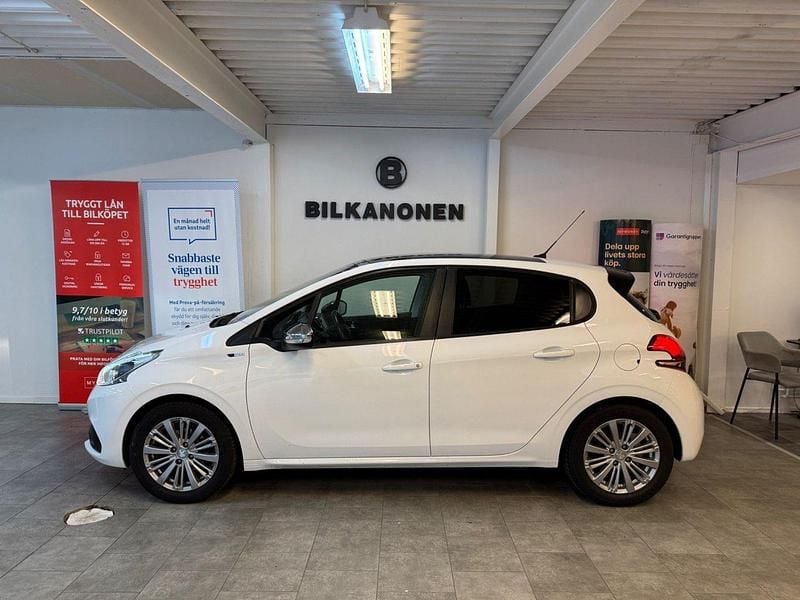 Vit Begagnad 2016 Peugeot 208 Halvkombi | 74 900 kr (Marknadspris) - Bild 1/4