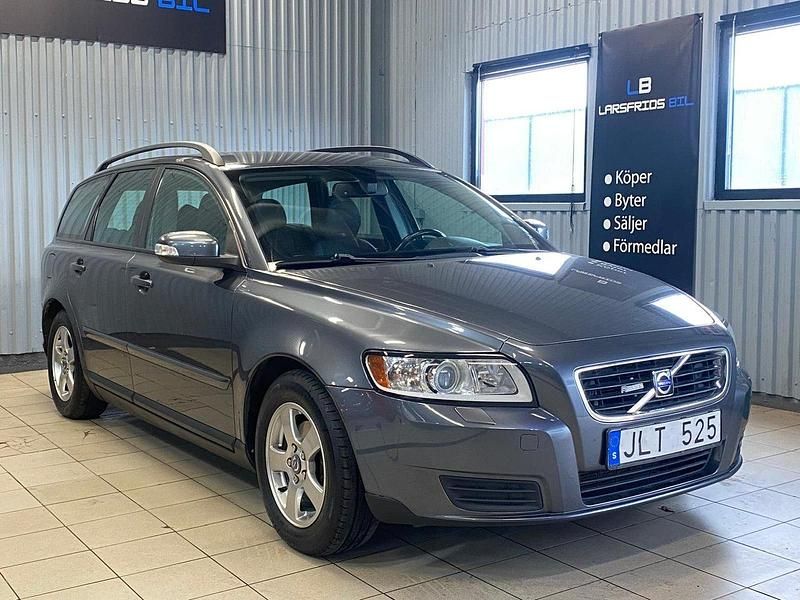 Grå Begagnad 2008 Volvo V50 Kombi | 24 900 kr (Lite dyr) - Bild 1/4