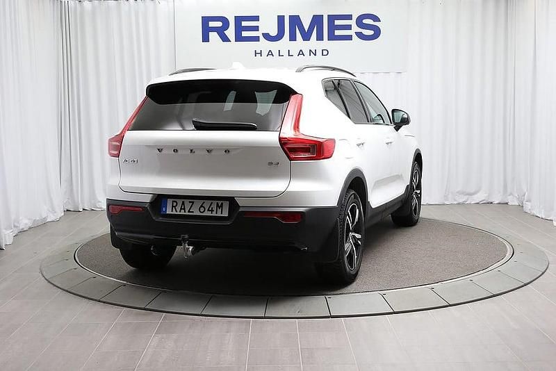 Begagnad Volvo XC40 Plus 200 HK (147 kW) 2024 Röd SUV