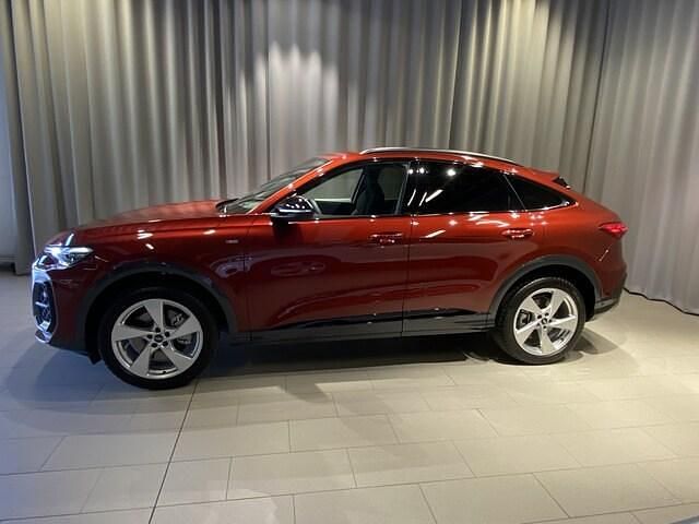 Begagnad Audi Q5 Sportback S-Line 207 HK (152 kW) 2025 Röd SUV