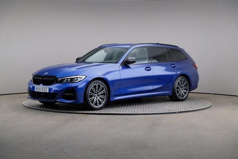 Blå Begagnad 2021 BMW 320 M Sport Kombi | 349 000 kr (Dyr) - Bild 1/4