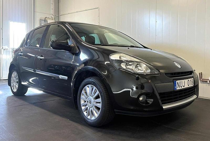 Svart Begagnad 2011 Renault Clio IV Halvkombi | 39 900 kr (Bra pris) - Bild 1/4