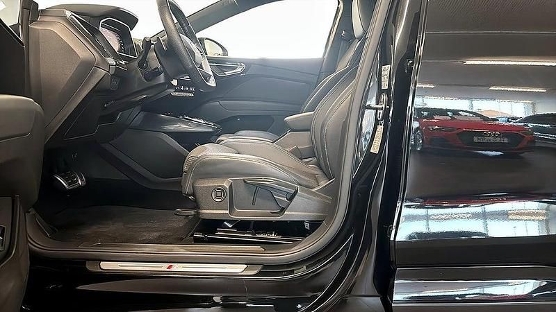 Begagnad Audi Q4 e-tron Premium 2023 Svart SUV