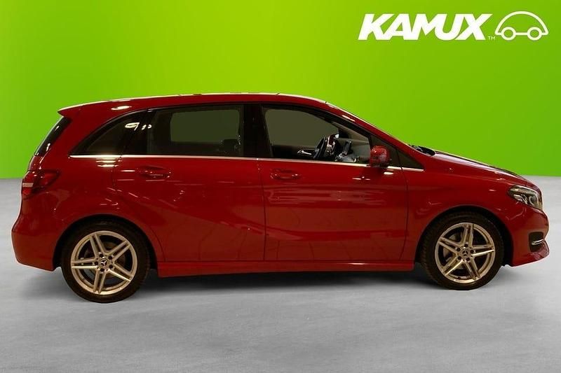 Begagnad Mercedes B200 Urban 136 HK (100 kW) 2016 Röd Minibuss