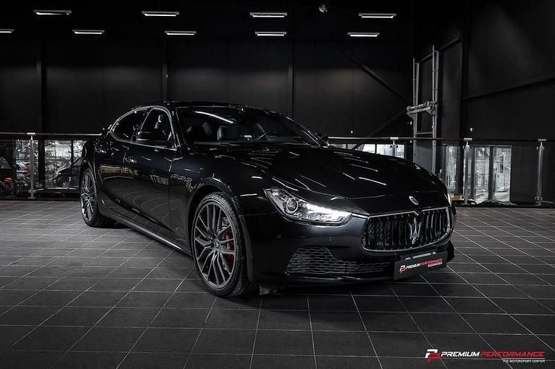 Svart Begagnad 2017 Maserati Ghibli Sedan | 389 800 kr - Bild 1/4