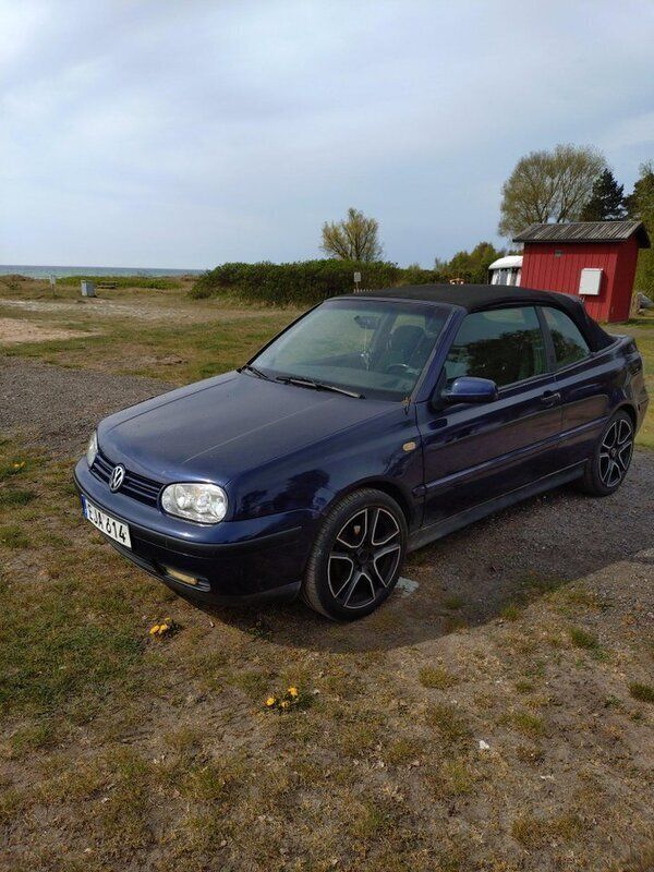 Blå Begagnad 2000 VW Golf Cabriolet Comfortline Cab | 21 000 kr - Bild 1/4