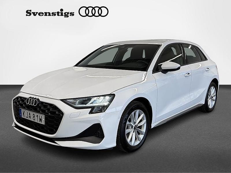 Vit Begagnad 2024 Audi A3 Sportback Proline Halvkombi | 284 000 kr (Lite dyr) - Bild 1/4