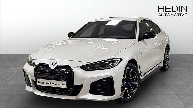 Vit Begagnad 2023 BMW i4 Shadowline Sedan | 494 700 kr (Superpris) - Bild 1/4