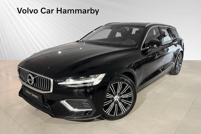 Svart Begagnad 2022 Volvo V60 Kombi | 369 000 kr (Marknadspris) - Bild 1/3