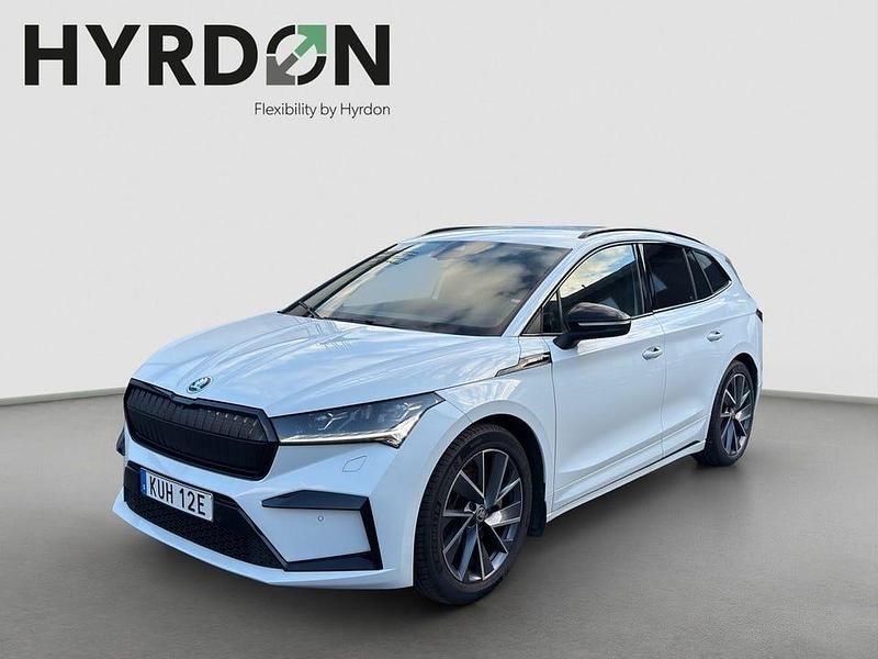 Vit Begagnad 2022 Skoda Enyaq iV SportLine SUV | 309 000 kr (Marknadspris) - Bild 1/4