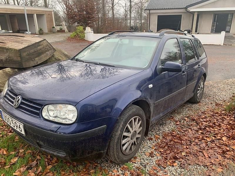Indigoblå pärleffekt Begagnad 2004 VW Golf IV Kombi | 13 000 kr - Bild 1/4