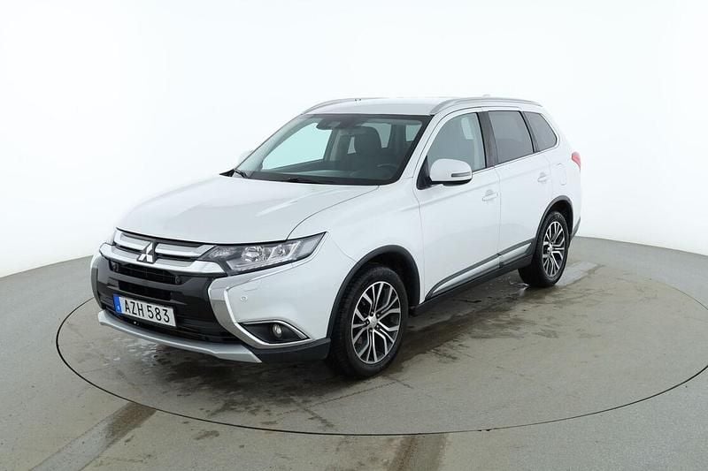 Begagnad Mitsubishi Outlander Instyle 150 HK (110 kW) 2016 Vit SUV