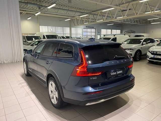 Begagnad Volvo V60 CC 250 HK (183 kW) 2024 Kombi